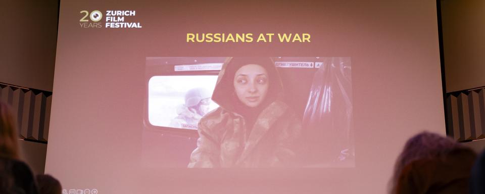 Le Zurich Film Festival annonce le maintien du documentaire "Russians at War". [Keystone - Michael Buholzer]