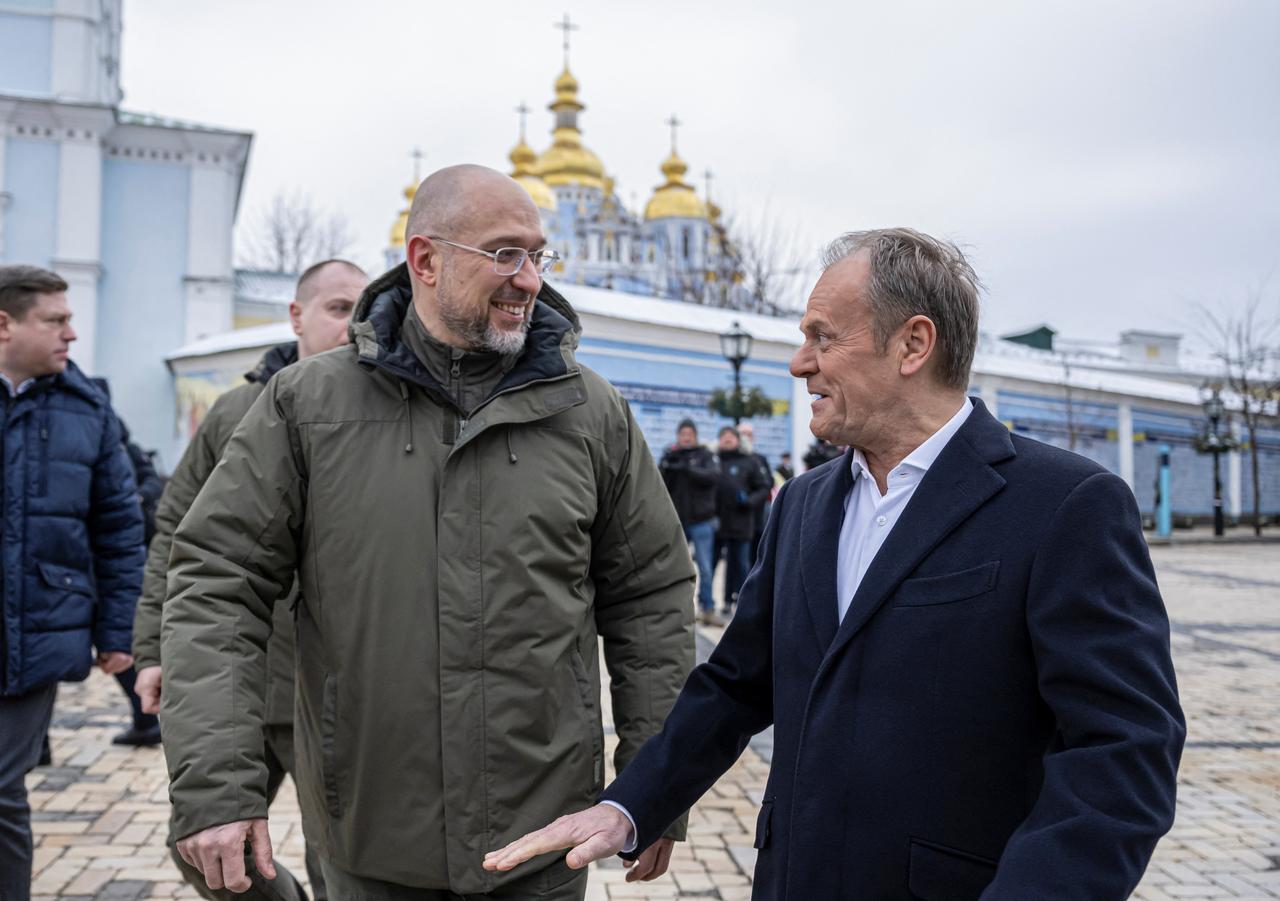 Le Premier ministre polonais Donald Tusk rencontre son homologue ukrainien Denys Chmygal. [Reuters - Viacheslav Ratynskyi]