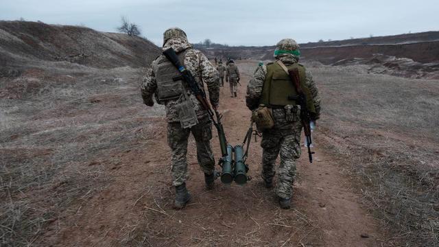 Face aux lourdes pertes, l'Ukraine abaisse l'âge de la mobilisation à 25 ans. [Keystone]