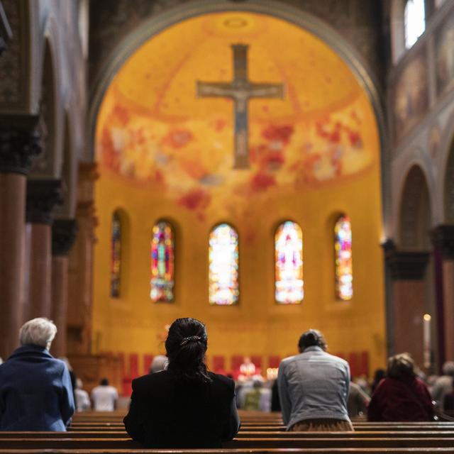 Le fonds qui indemnise les victimes d'abus sexuels dans l'Eglise catholique de Suisse est bientôt vide, alerte cath.ch. [Keystone - Alessandro della Valle]