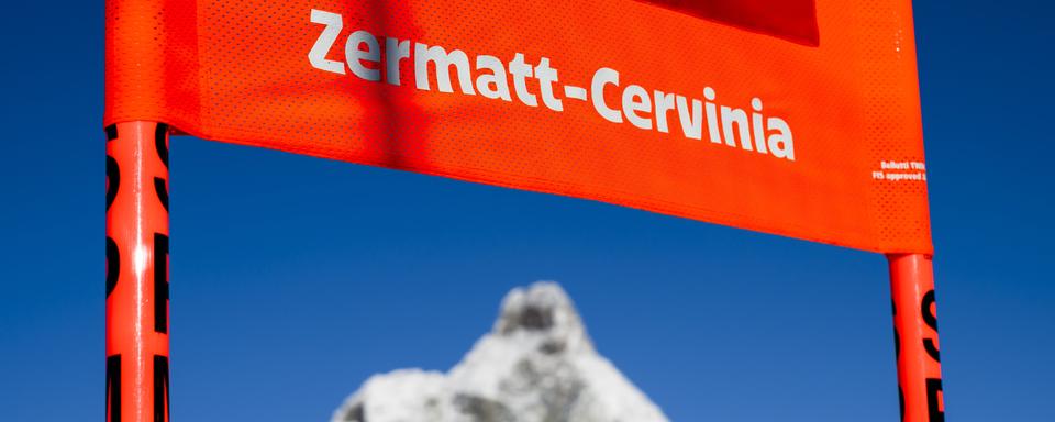 Pas d'entraînement de ski cet été à Zermatt. [Keystone - Jean-Christophe Bott]