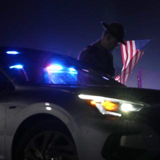 Un policier en fonction après le tir raté contre Trump. [Keystone/AP Photo - Sue Ogrocki]