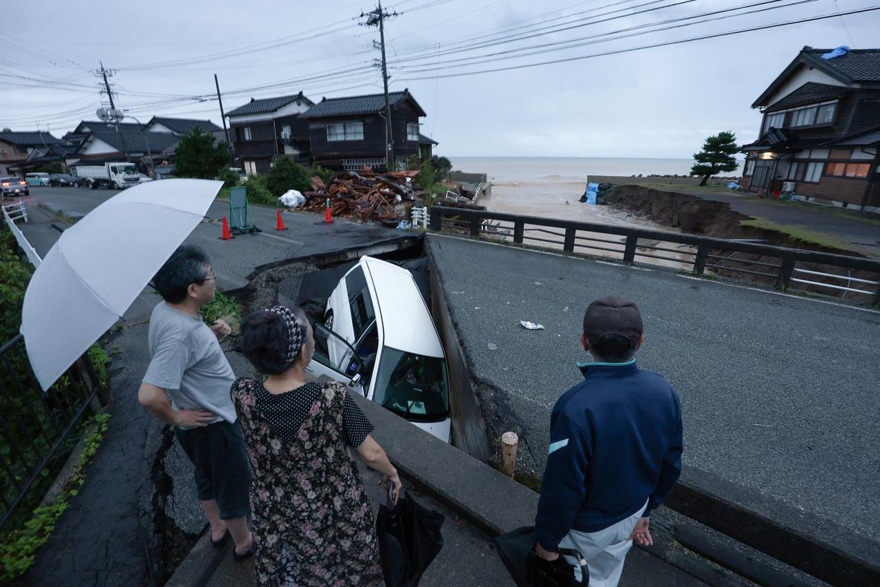 Les routes ont aussi été touchées à Wajima. [KEYSTONE - JIJI PRESS]