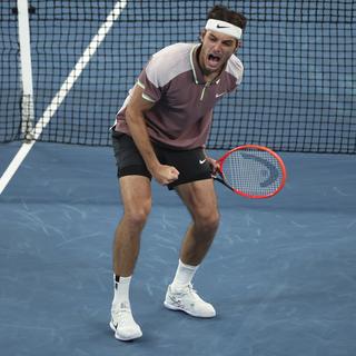 Le tennisman américain Talyor Fritz s'est qualifié pour les quarts de finale de l'Open d'Australie à Melbourne. [Keystone/AP Photo - Asanka Brendon Ratnayake]