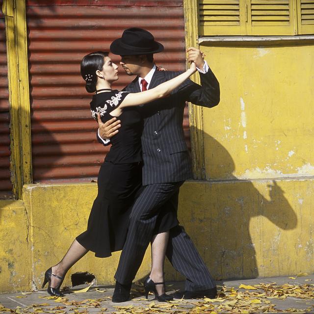 Un couple dansant le tango. [Depositphotos - Focusarg]