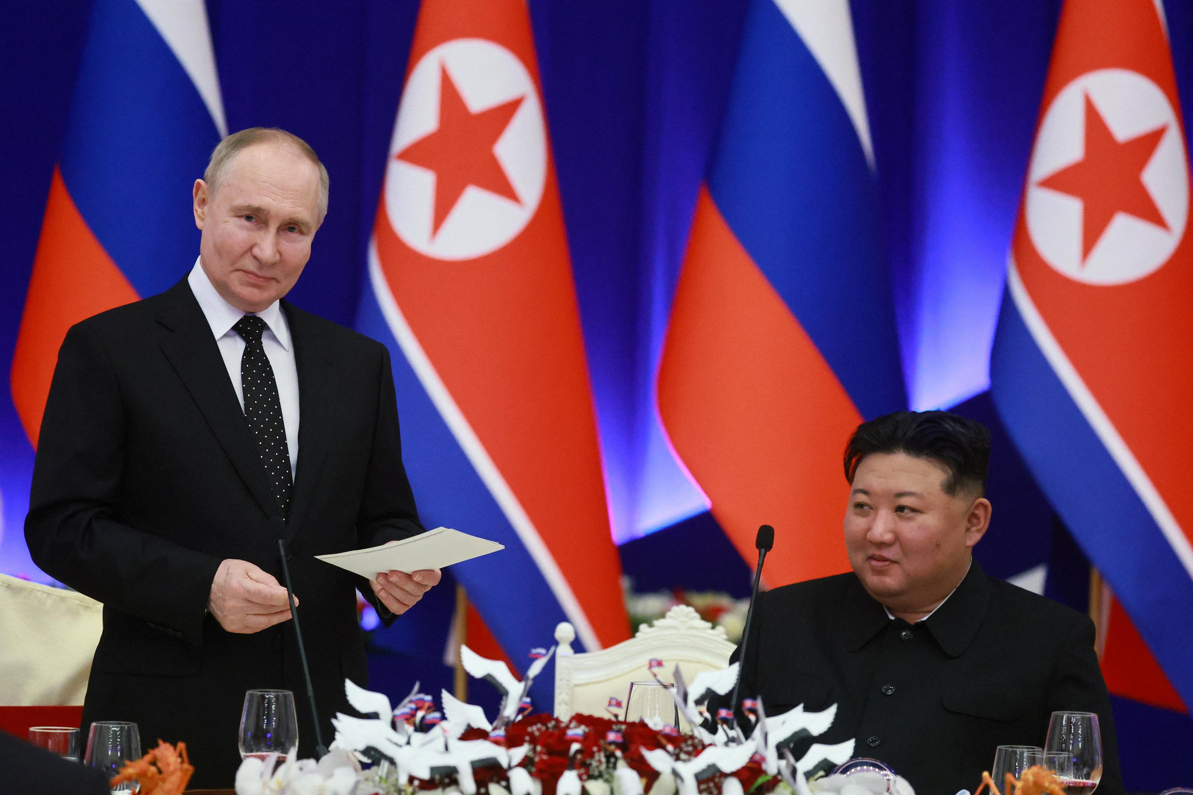 Le président russe Vladimir Poutine et le dirigeant nord-coréen Kim Jong Un assistent à une réception d'État à Pyongyang, en Corée du Nord, le 19 juin 2024 (image d'illustration). [via REUTERS - Vladimir Smirnov]