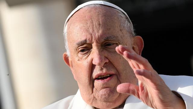 Le pape François avant une audience à la place Saint-Pierre. [Keystone - Ettore Ferrari]