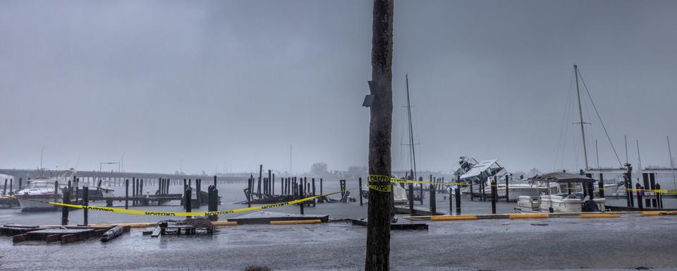 Sarasota après le passage de l'ouragan Milton sur la Floride. [Keystone - EPA/CRISTOBAL HERRERA-ULASHKEVICH]