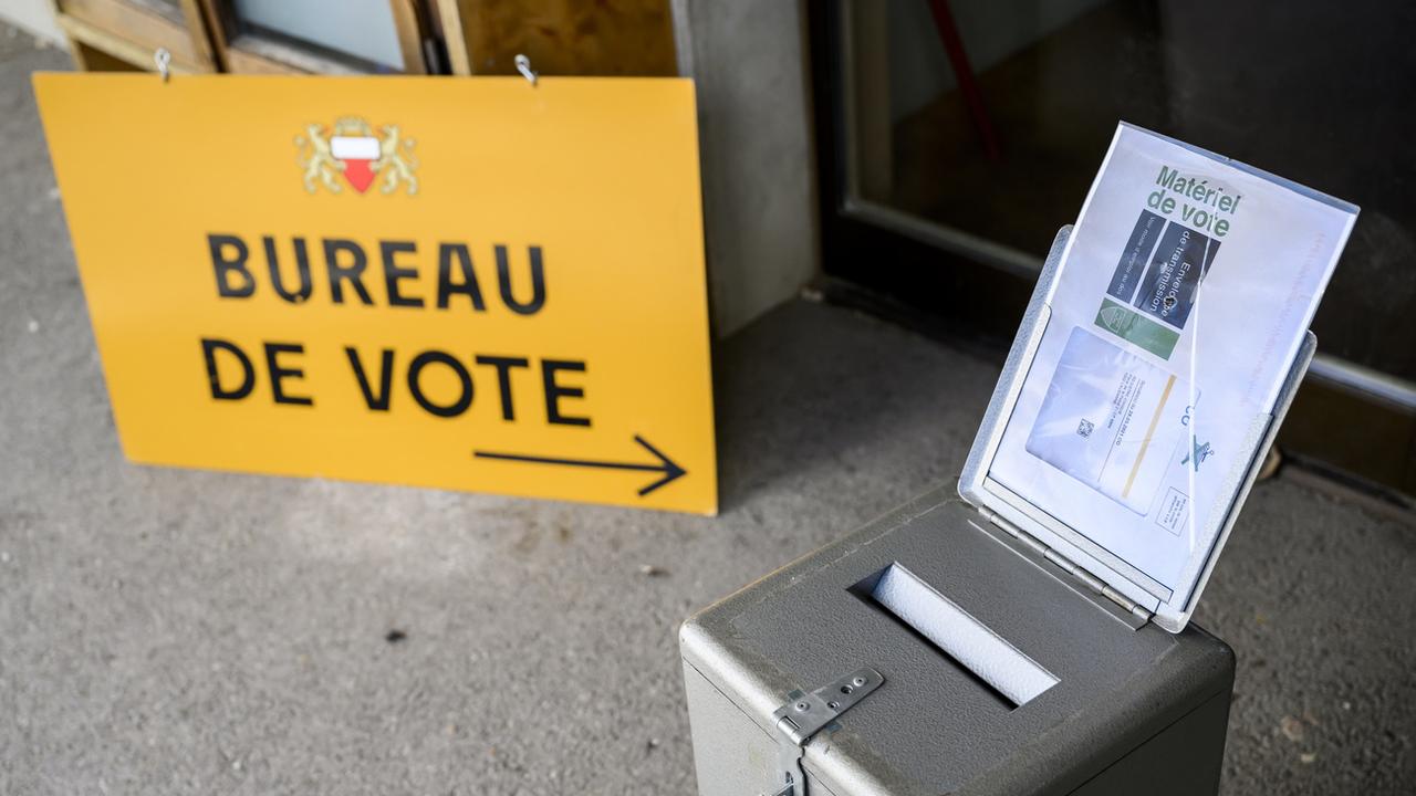 Le Conseil d'Etat vaudois veut faciliter le vote des étrangers au niveau communal. [Keystone - Jean-Christophe Bott]