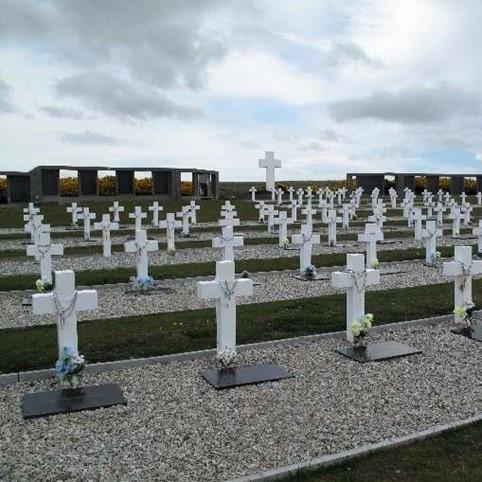 Cimetière militaire argentin des Malouines en 2018 [DR - Reportage photo Anne Brunswic]