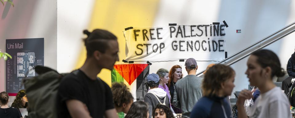 La mobilisation pro-palestinienne a également touché les universités en Suisse, ce à quoi l'UDC a répondu par deux postulats ''contre l'antisémitisme et la politisation''. [Keystone - Martial Trezzini]