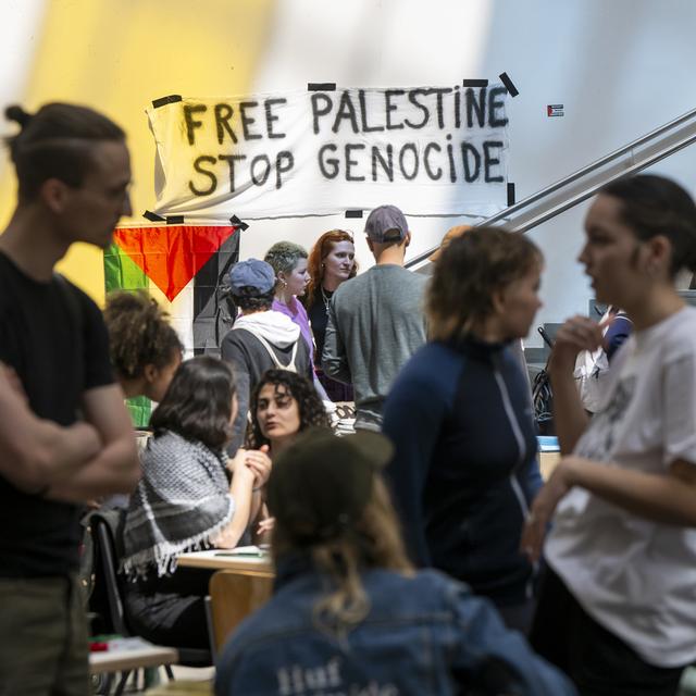 La mobilisation pro-palestinienne a également touché les universités en Suisse, ce à quoi l'UDC a répondu par deux postulats ''contre l'antisémitisme et la politisation''. [Keystone - Martial Trezzini]