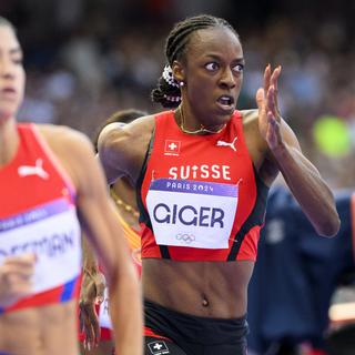 L'athlète suisse Yasmin Giger sur le repéchage du 400m haies aux JO 2024. [Keystone - Laurent Gillieron]