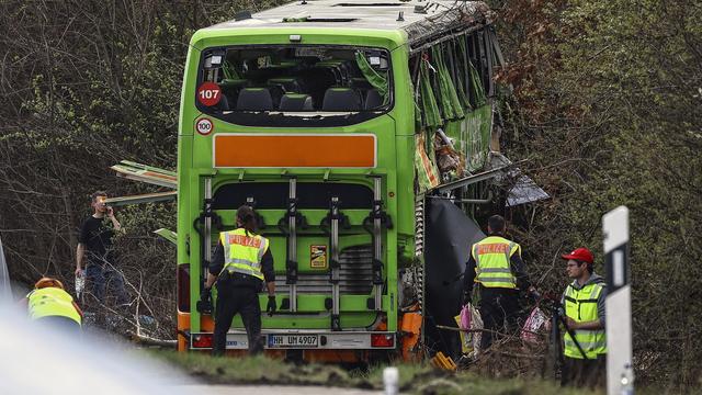 Plus de 50 personnes étaient à bord du bus qui reliait Berlin à Zurich au moment de l'accident. [Keystone - EPA/FILIP SINGER]