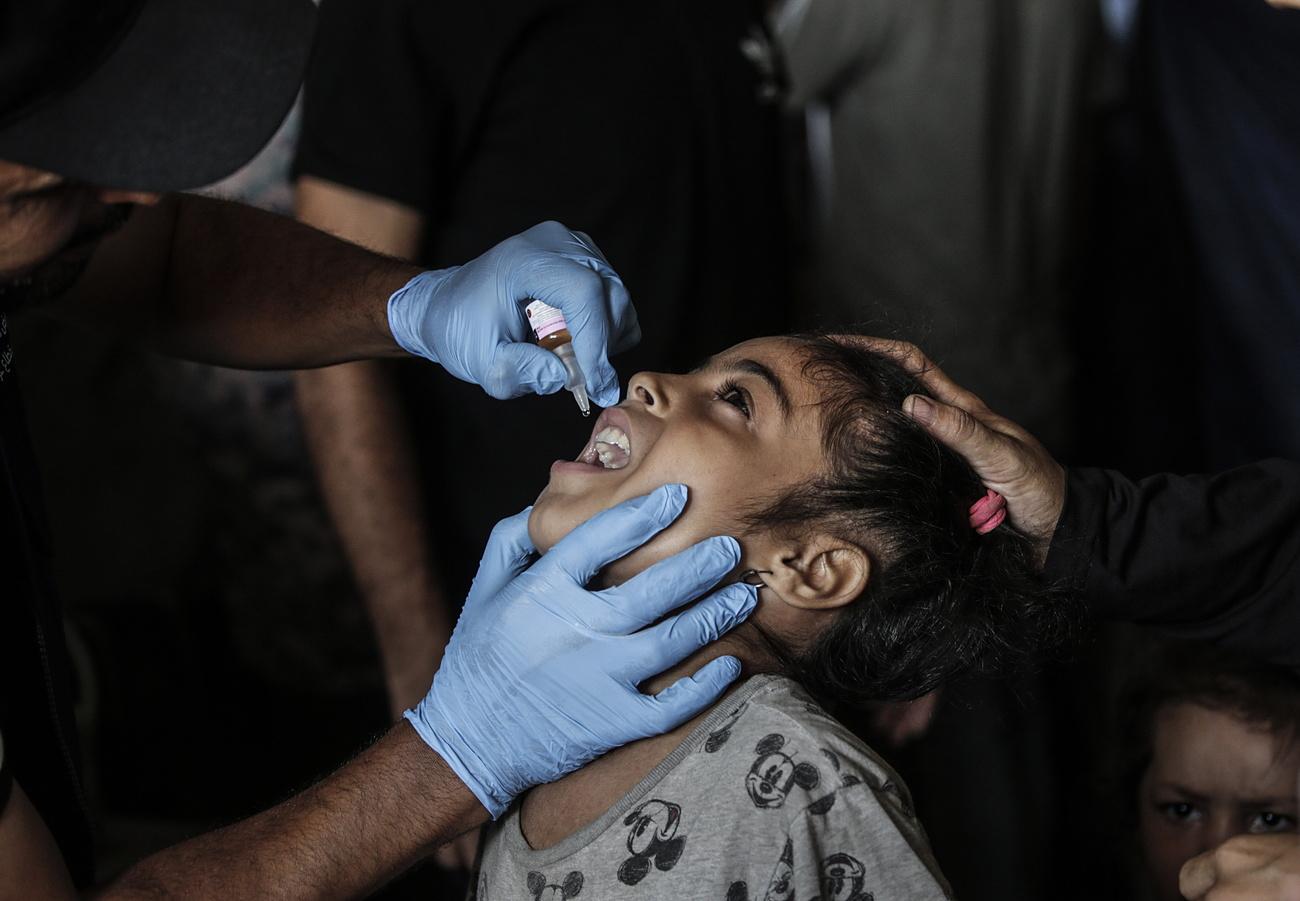 La campagne anti-polio a officiellement été lancée dimanche dans le centre de la bande de Gaza. [KEYSTONE - MOHAMMED SABER]