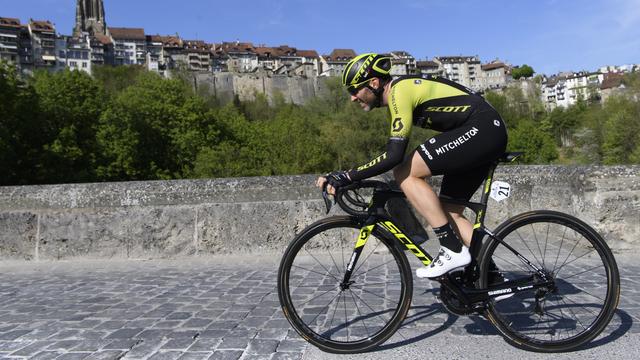 Michael Albasini roule avec de l'équipement Scott durant le Tour de Romandie en 2018. [Michael Albasini roule avec de l'équipement Scott durant le Tour de Romandie en 2018.]