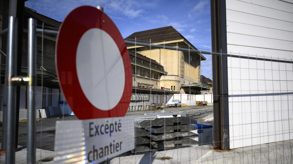 Des travaux urgents en cours sur le chantier de la gare à Lausanne. [Keystone - Laurent Gillieron]