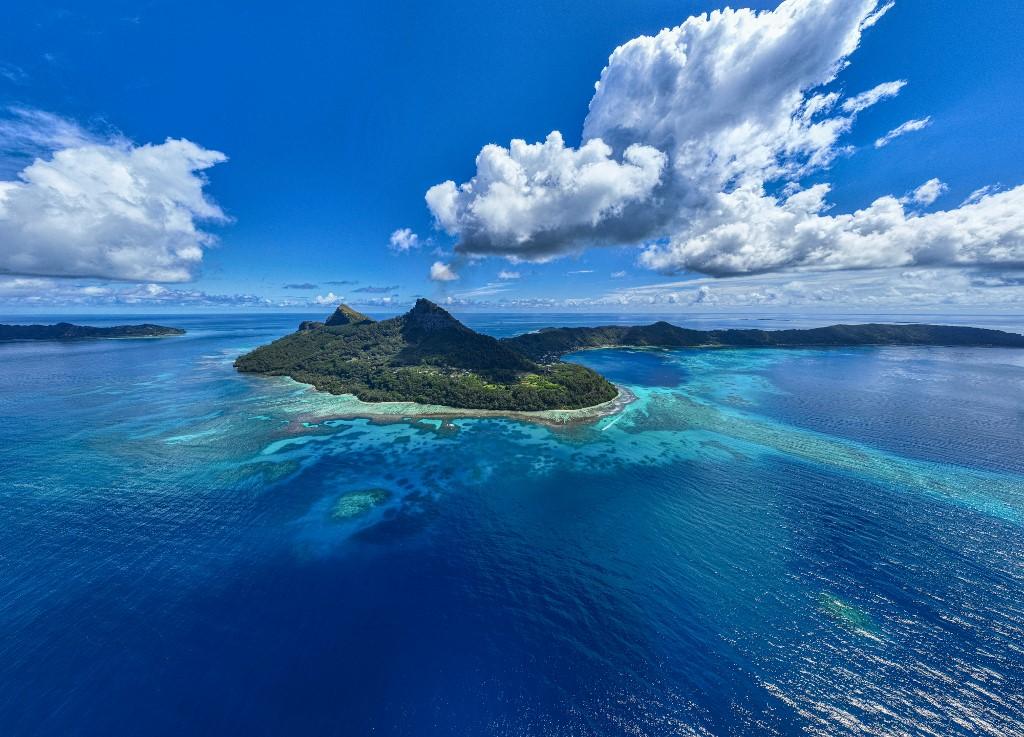 Une vue aérienne de l''île de Mangareva dans l'archipel des Gambier, en Polynésie française. [robertharding via AFP - MICHAEL RUNKEL]