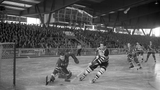 Match entre les Boston Bruins et des New York Rangers, 1959, patinoire des Vernets. [Bibliothèque de Genève - Christian Murat]