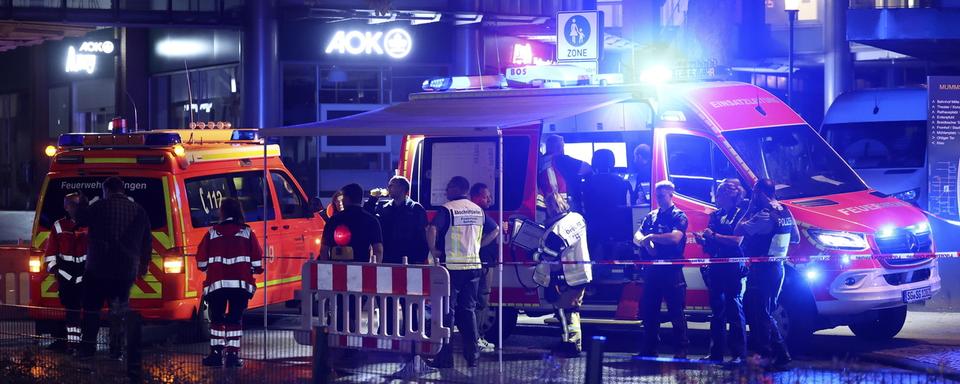 Le centre-ville de Zolingen (D) a été bouclé après une attaque au couteau ayant fait 4 morts. [Keystone/EPA - Christopher Neundorf]