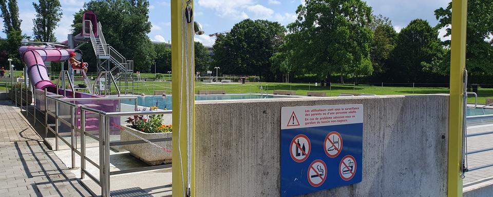 Série piscines photos de la piscine publique du Lignon GE. [RTS - Xavier Bloch]