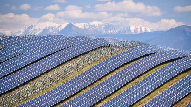 Un parc solaire à La Colle des Mees, dans les Alpes de Haute Provence, au sud-est de la France. [AFP - Gérard Julien]