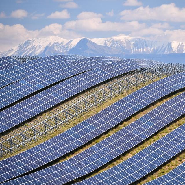 Un parc solaire à La Colle des Mees, dans les Alpes de Haute Provence, au sud-est de la France. [AFP - Gérard Julien]