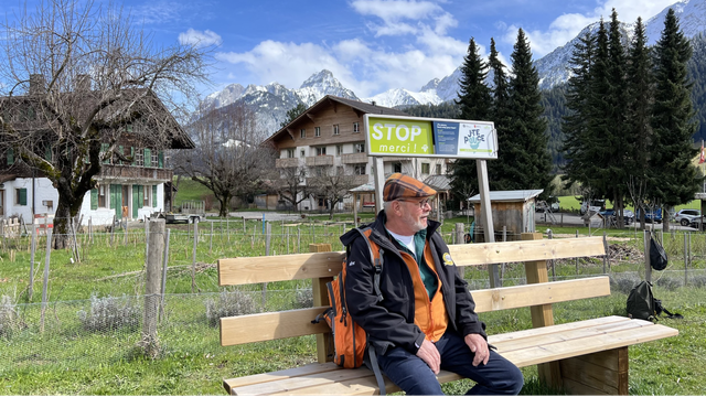 Les "bancs-stop" de Château-d’Oex gagnent en popularité [Parc Gruyère Püays-d'Enhaut - www.gruyerepaysdenhaut.ch]