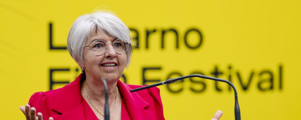 Elisabeth Baume-Schneider durant la cérémonie d'ouverture du festival de Locarno, le 7 août 2024. [Keystone - Jean-Christophe Bott]