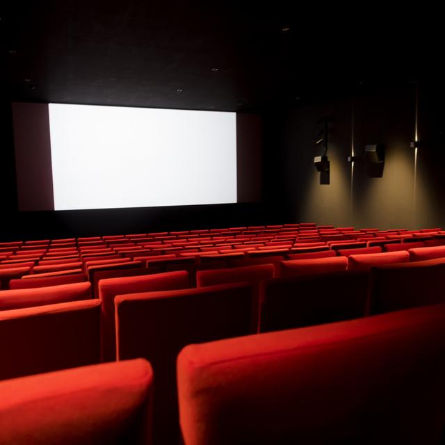 Les salles de cinéma en Suisse attirent moins de spectateurs cette année qu'en 2023. [Keystone - Jean-Christophe Bott]