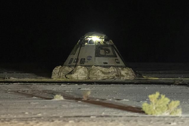 La capsule vide du Boeing Starliner a atterrit à White Sands Missile Range, au Nouveau-Mexique, le 7 septembre 2024. [KEYSTONE - Boeing via AP]