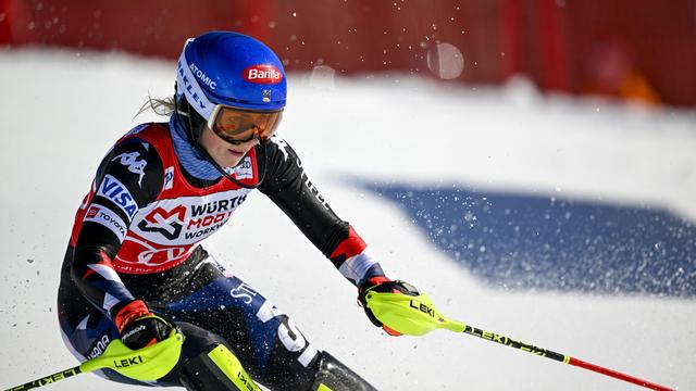 La skieuse américaine Mikaela Shiffrin se place en tête de la première manche du slalom féminin d'Are (Suède). [Keystone/EPA - Pontus Lundahl]