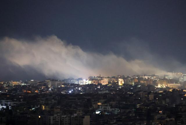 Une frappe israélienne a visé lundi soir le quartier d'Ouzai, dans la banlieue sud de Beyrouth. [REUTERS - Mohamed Abd El Ghany]