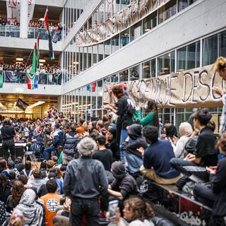 L'occupation d'une partie du bâtiment Géopolis à l'Université de Lausanne, ici le 6 mai 2024. [Keystone - Valentin Flauraud]