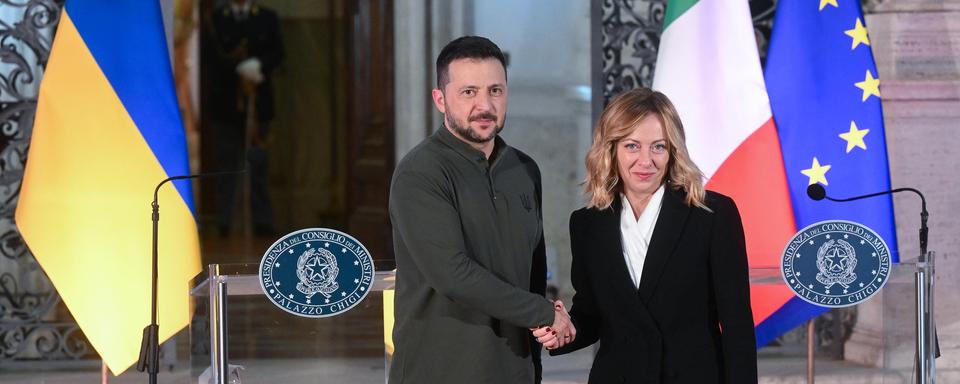 La Première ministre italienne Giorgia Meloni a rencontré le président ukrainien Volodymyr Zelensky. [Keystone - EPA/ALESSANDRO DI MEO]