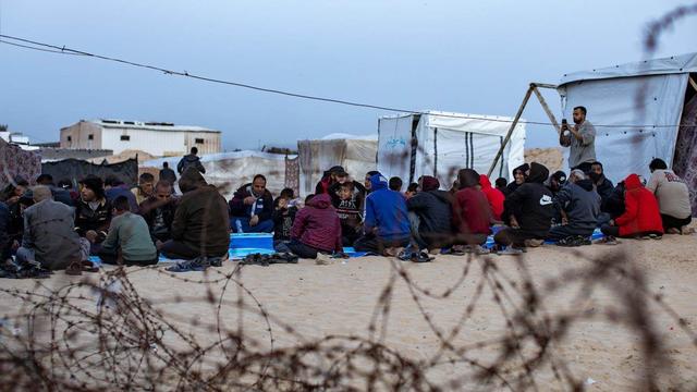 Douze personnes ont été tuées par un tir israélien sur la tente de déplacés à Khan Younès. [Keystone]