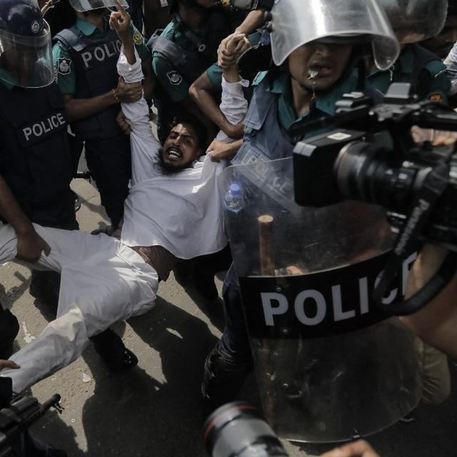 Plus de 500 arrestations après des violences au Bangladesh. [AFP - Anik Rahman / NurPhoto]