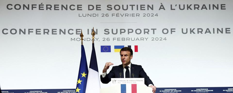 L'envoi de troupes occidentales au sol en Ukraine ne doit pas "être exclu", a affirmé lundi Emmanuel Macron. [Keystone - Gonzalo Fuentes/Pool via AP]