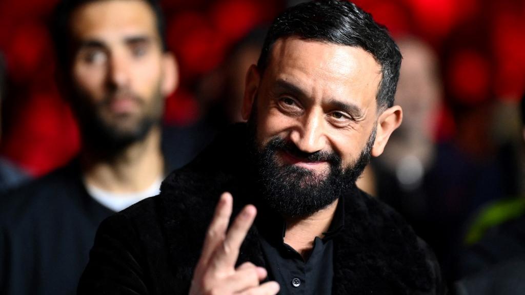 Sanctionné à de multiples reprises, l'animateur français Cyril Hanouna est privé de direct. [keystone]