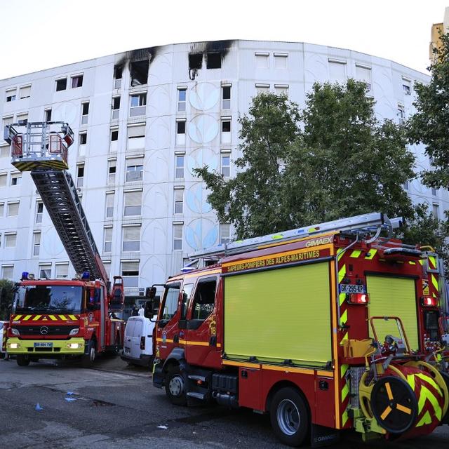 Un incendie a ravagé le haut d'un immeuble à Nice. [afp - Valery Hache]