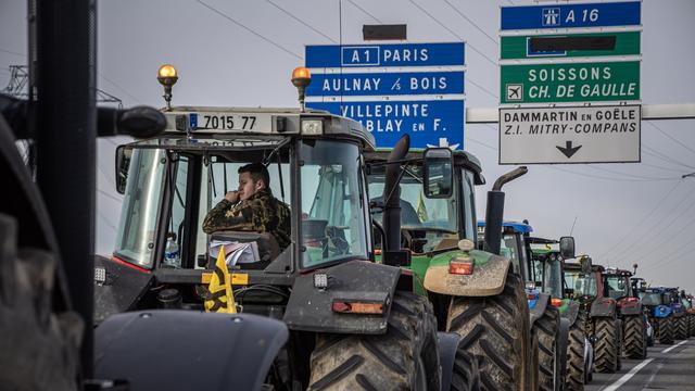 Le gouvernement français promet un dispositif défensif face à la menace du siège de Paris par les agricutleurs. [Keystone - CHRISTOPHE PETIT TESSON]