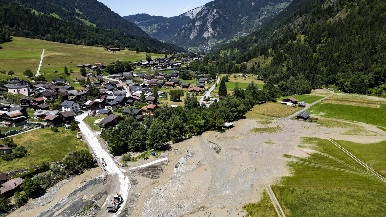 Le Valais actionne une clause d'urgence pour rouvrir les routes du Haut Val de Bagnes. [Keystone - Jean-Christophe Bott]
