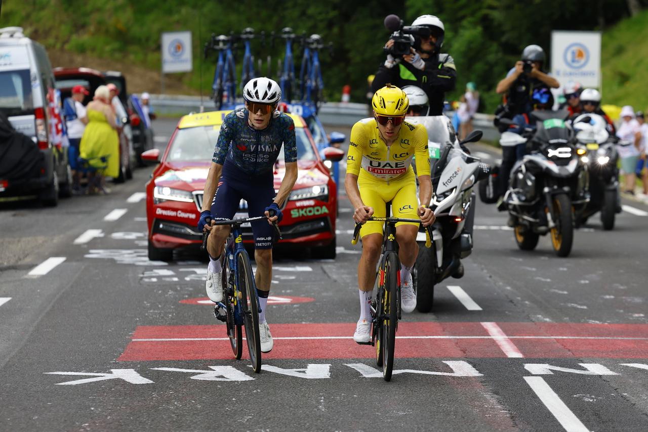 Vingegaard et Pogacar ont fait le show lors de la 11e étape. [Kim Ludbrook - Keystone]