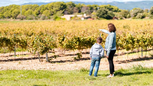 Pour la première fois en Suisse, une étude cherche à mesurer l'exposition des enfants aux pesticides. [Depositphotos - coscaron]