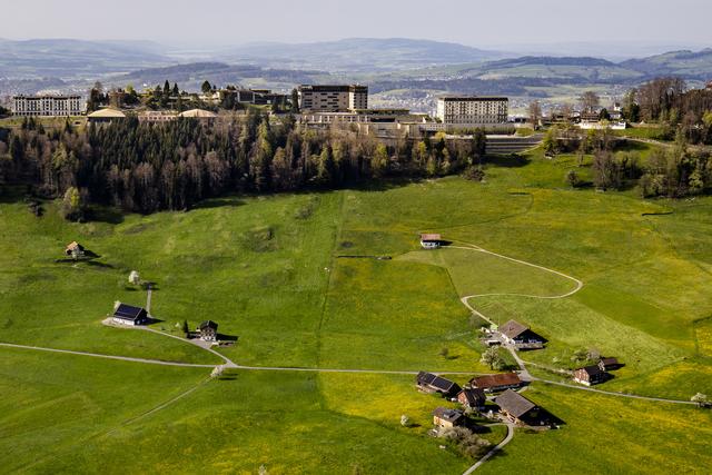 Vue sur le complexe hôtelier du Bürgenstock, où se déroulera la conférence sur la paix en Ukraine le 15 et 16 juin prochains. [KEYSTONE - MICHAEL BUHOLZER]