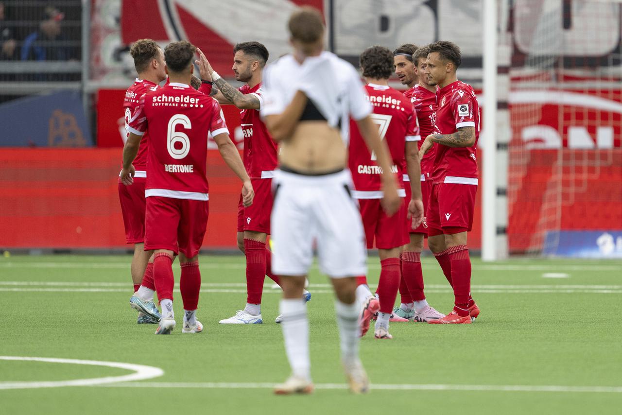 Les joueurs du Stade Nyonnais entrent gentiment dans une période de flou. [Keystone - Peter Schneider]