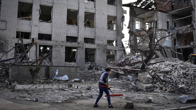 Le coût total de la reconstruction de l'Ukraine est estimé à plus de 400 milliards de dollars. [KEYSTONE - ANDRIY ANDRIYENKO]