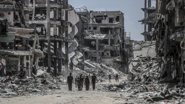 Une vue des bâtiments détruits par l'armée israélienne à Khan Yunis. [Anadolu via AFP - ALI JADALLAH]