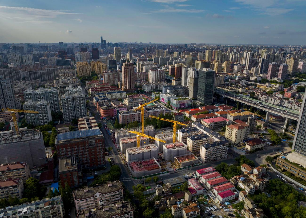 Pékin incite les collectivités locales à acheter à bas prix et louer ces logements à prix abordables. [KEYSTONE - ALEX PLAVEVSKI]