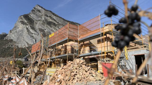 Un chantier de construction d'une maison en Valais. [Keystone - Laurent Gilliéron]